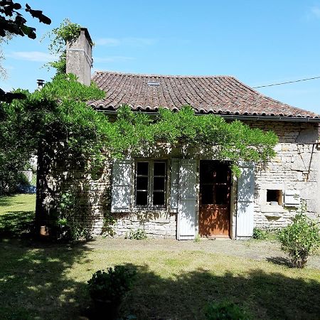 Wisteria Cottage Les Adjots ภายนอก รูปภาพ