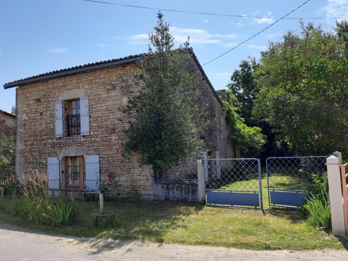 Wisteria Cottage Les Adjots ภายนอก รูปภาพ