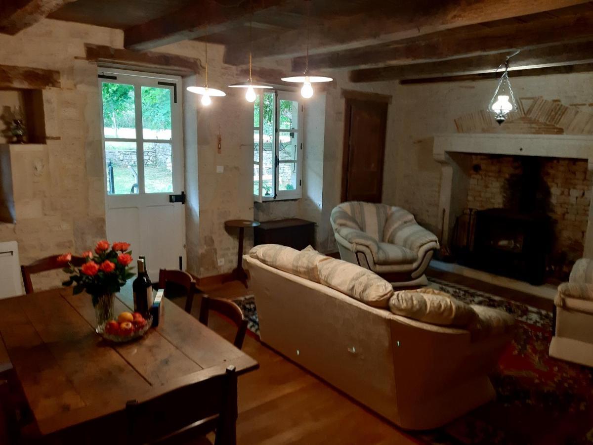 Wisteria Cottage Les Adjots ภายนอก รูปภาพ
